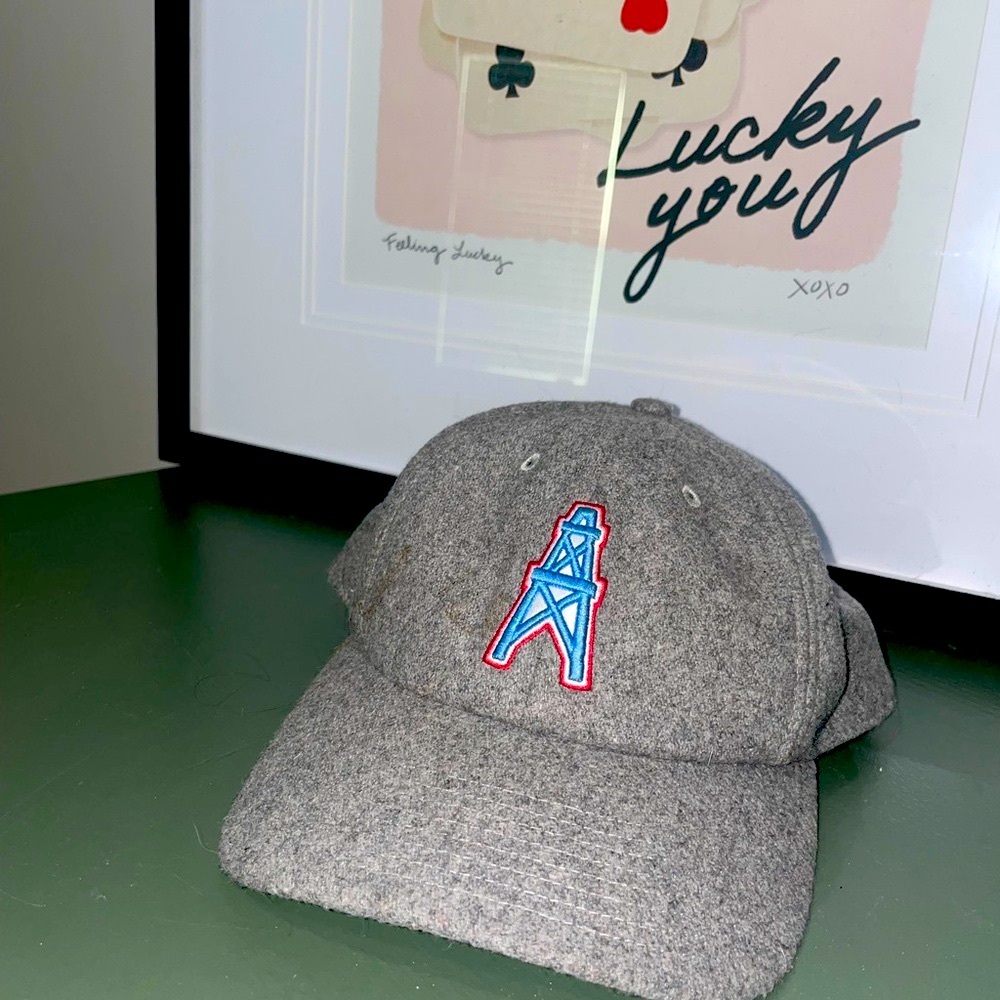 Men’s Hat with Vintage Oilers Logo